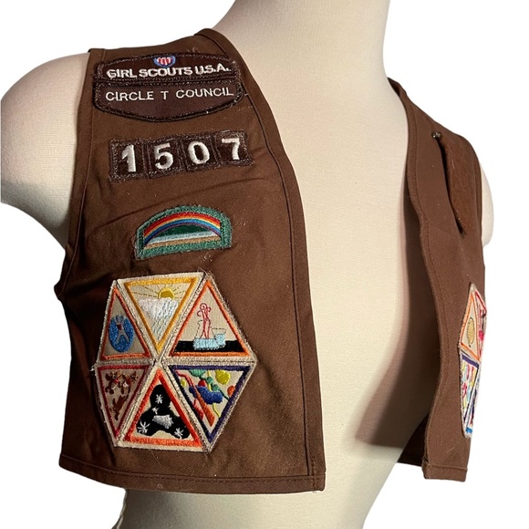 Girl Scouts USA Brownies Vest With Patches - Medium 10/12 - Vintage 90’s - Picture 2 of 11